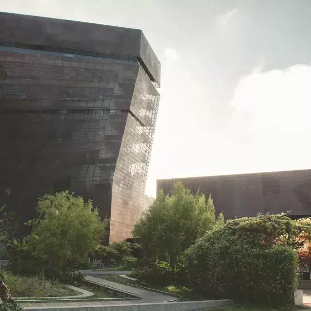 Exterior of de Young Museum 